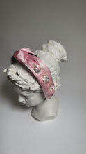 Load and play video in Gallery viewer, Cerchietto di raso rosa con cristalli taglio diamante
