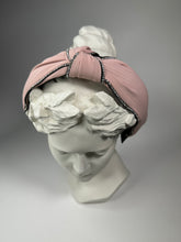 Load image into Gallery viewer, Cerchietto rosa in tessuto e strass con nodo centrale
