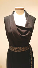 Load image into Gallery viewer, Tubino nero con cintura in tulle
